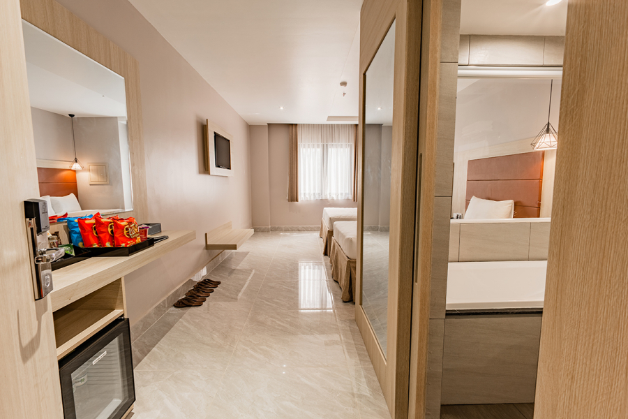 SUPERIOR TRIPLE  - CỬA SỔ