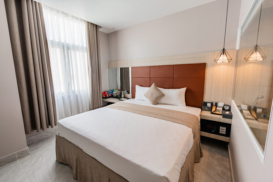 DELUXE DOUBLE - HƯỚNG PHỐ/SÔNG