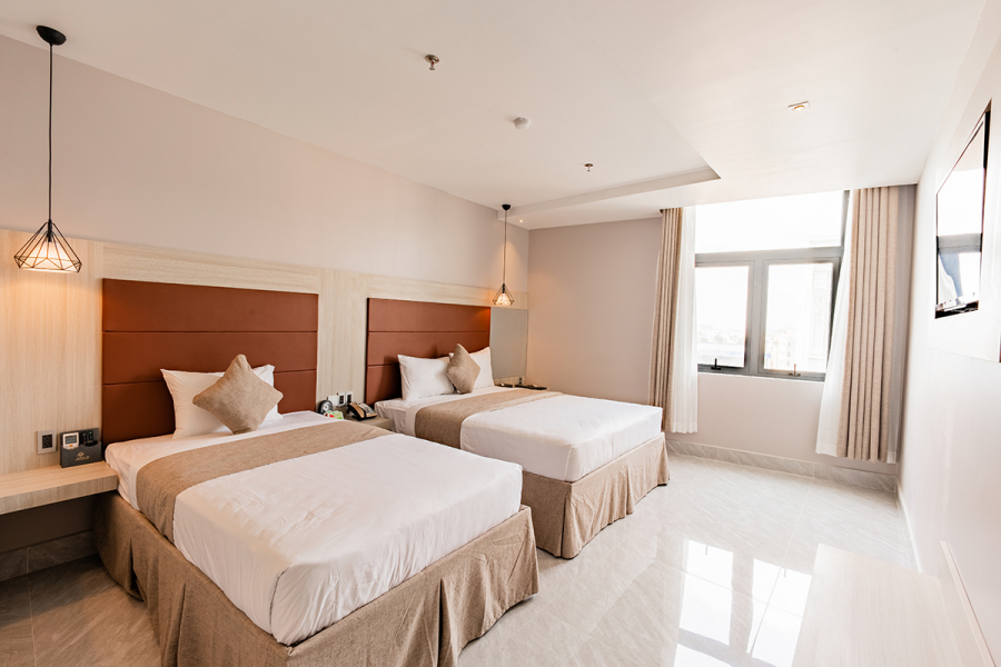 DELUXE TRIPLE - HƯỚNG PHỐ/SÔNG